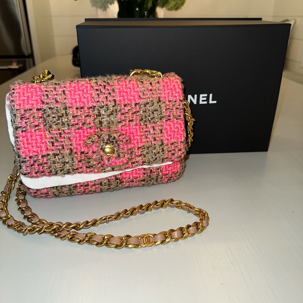 CHANEL Tweed Shoulder Bag in Pink and Brown